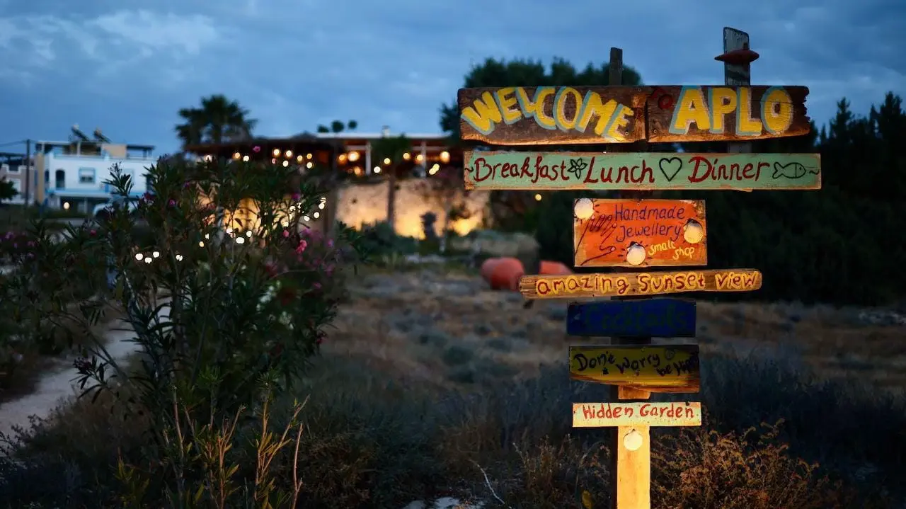 Aplo Beach Bar